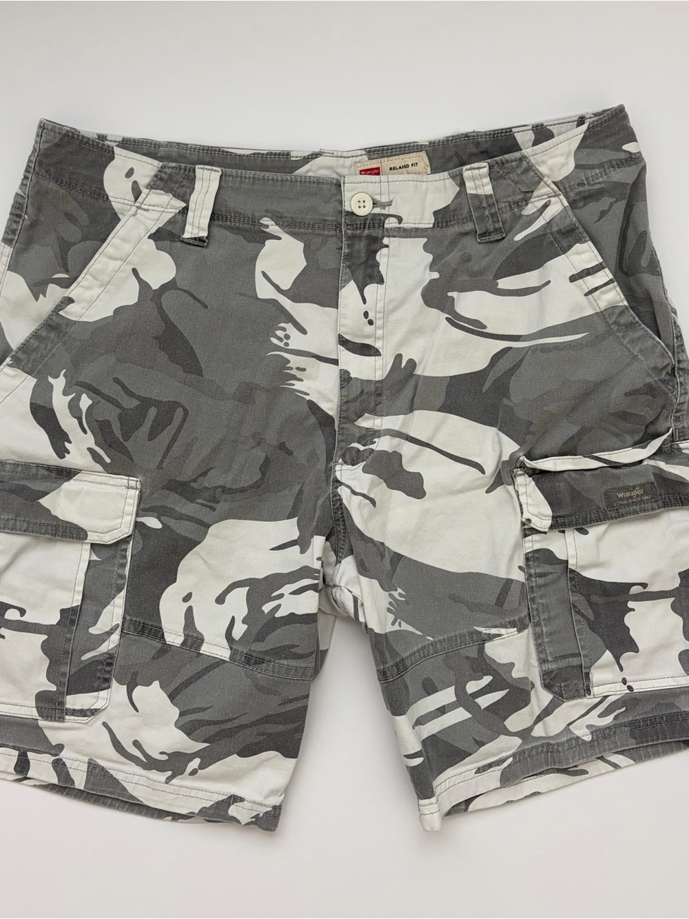 Wrangler Gray & White Camouflage Cargo Shorts 38